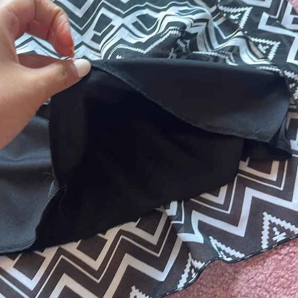 Black and White Flowy Lace Dress Size L - Picture 6 of 8